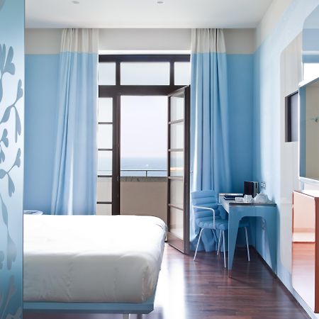 Jr Hotels Bari Grande Albergo Delle Nazioni Εξωτερικό φωτογραφία A room at the hotel