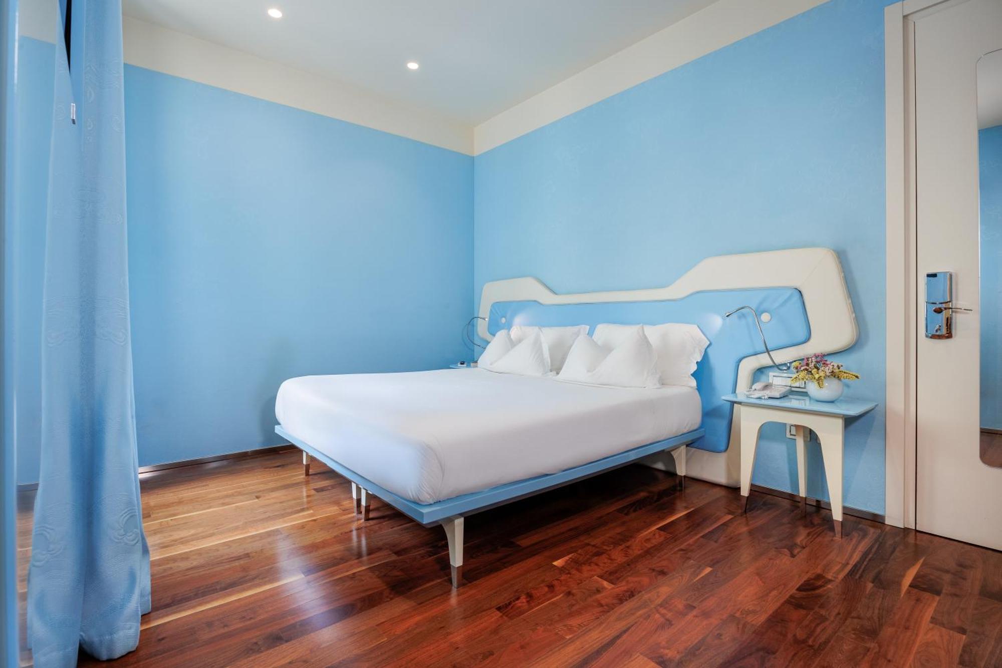 Jr Hotels Bari Grande Albergo Delle Nazioni Εξωτερικό φωτογραφία A room at the hotel